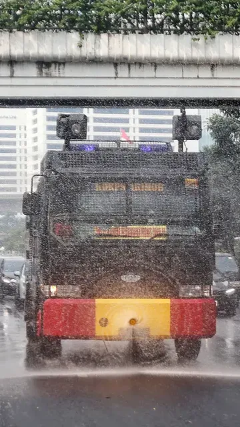 Pemprov DKI Klaim Penyemprotan Air dari Gedung Tinggi Berhasil Kurangi Polusi