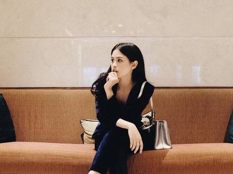 Deretan OOTD Kuliah Ala Maudy Ayunda Mudah Untuk Ditiru, Casual Tapi Sopan