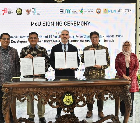 PT PLN (Persero) dan PT Pupuk Iskandar Muda (PIM) menandatangani nota kesepahaman (MoU) terkait pengembangan produksi hidrogen hijau di Indonesia dengan perusahaan Jerman, August Global Investment (AGI).