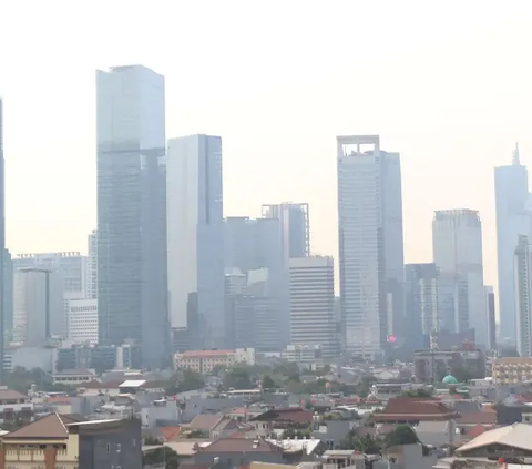 Pemprov DKI Klaim Penyemprotan Air dari Gedung Tinggi Berhasil Kurangi Polusi