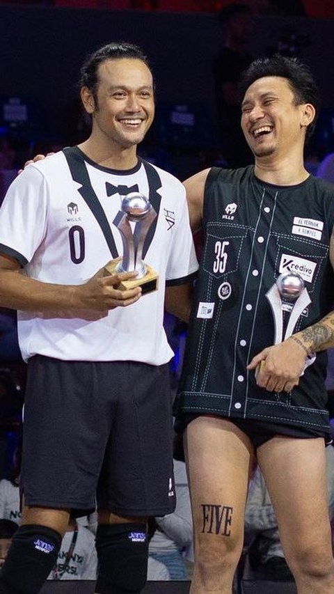 Foto-Foto Aksi Dwi Sasono, MVP Pertandingan `Bahkan Voli`