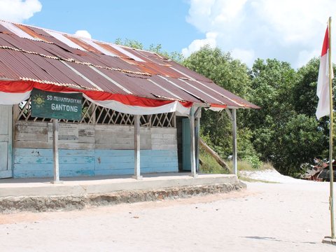 Remember Aling from Laskar Pelangi? This is her fate now