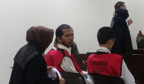 Berdasarkan hal itu, penasihat hukum berpendapat tuntutan Pasal 340 KUHP tentang pembunuhan berencana tidak memenuhi unsur.