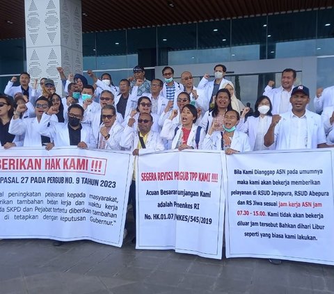 TPP Dibayar Rendah, Puluhan Dokter Spesialis di Papua Geruduk Kantor Gubernur Papua