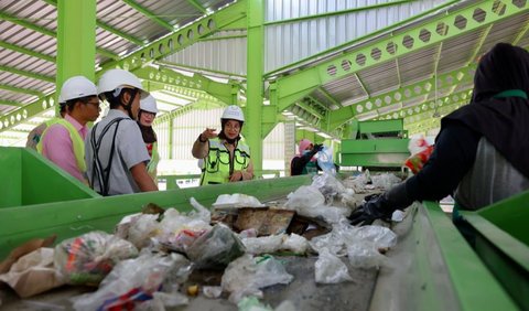 Plt Kepala Dinas Lingkungan Hidup Dwi Handayani menjelaskan untuk mendukung program ini, pemkab melibatkan pemerintahan desa terkait pemanfaatannya.