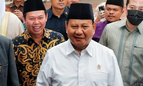 Gibran Masuk Bursa Cawapres Prabowo, Hasto Ingatkan Masih Kader PDIP