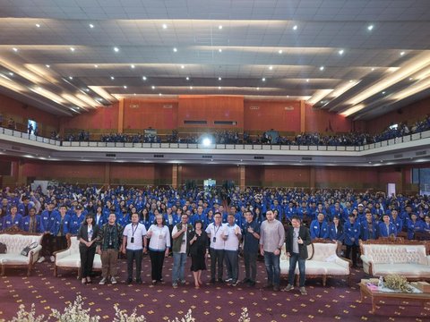 BUMN Goes To Campus, Sejumlah Mahasiswa Berprestasi Dapat Beasiswa di Manado