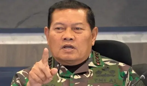 Selain diminta hukuman berat, Julius juga menyampaikan ketiga prajurit TNI termasuk satu anggota Paspampres Praka RM dipastikan akan dipecat dari kesatuannya.
