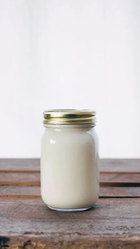 9. Yogurt: Probiotik untuk Kesehatan Kulit