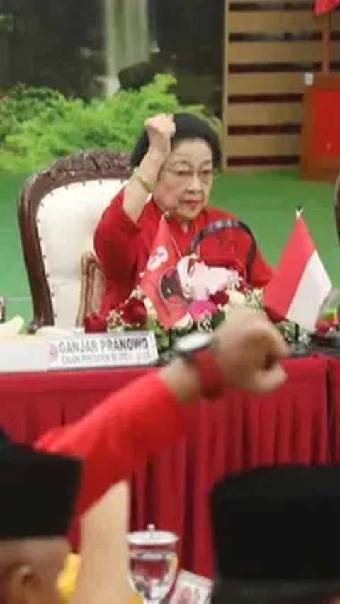 Wanita Tegas Naik Panggung Acara PDIP Turunkan Wajah Bintang Dua dan Mas Pacul!