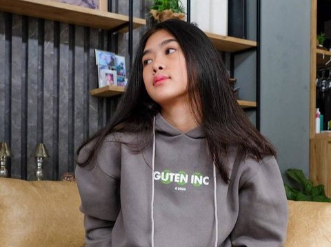 8 Foto Cantik Kayra Meindra, Putri Pasangan Mieke Amalia dan Tora Sudiro yang Kini Jadi Model