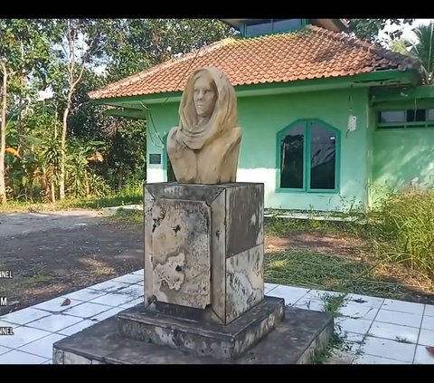 Terbengkalai Tapi Masih Kerap Didatangi Fans, Begini Kondisi Terkini Makam Nike Ardila