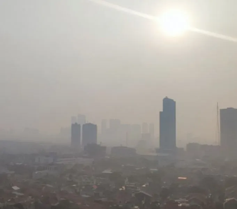Why Does Air Pollution in Jakarta Worsen from Night to Morning? This is What BMKG Says