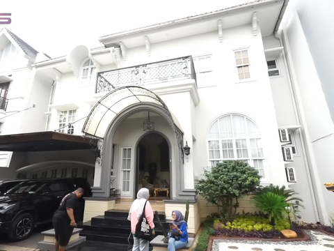 10 Potret Rumah Mewah Kiky Saputri Bikin Raffi Ahmad Sampai Melongo, Disebut Rumah Keluarga Bangsawan