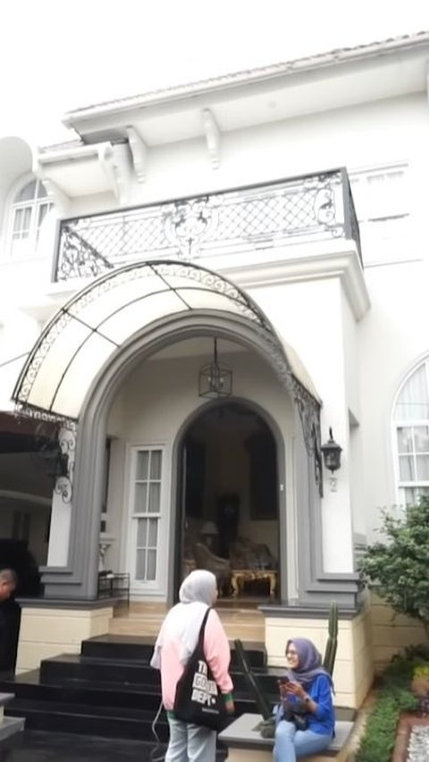 10 Potret Rumah Mewah Kiky Saputri Bikin Raffi Ahmad Sampai Melongo, Disebut Rumah Keluarga Bangsawan