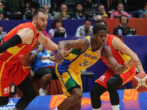 FOTO: Sengit, Spanyol Pimpin Klasemen Grup G Piala Dunia FIBA 2023 Usai Tekuk Brasil 96-78