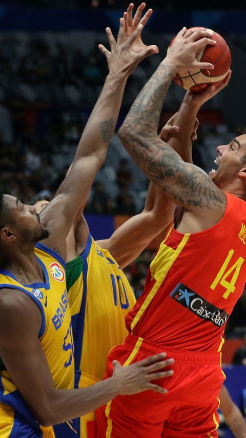 FOTO: Sengit, Spanyol Pimpin Klasemen Grup G Piala Dunia FIBA 2023 Usai Tekuk Brasil 96-78