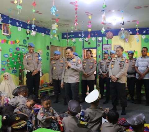 Bangun TK Gratis di Pelosok, Bripka Heri Diberi Hadiah Mengejutkan Jenderal Polisi Bintang Empat