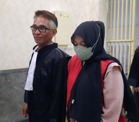 Demikian juga dengan terdakwa ketiga, Chavia Zagita, majelis hakim sepakat jika ia terbukti secara sah dan meyakinkan melakukan tindak pidana pornografi secara bersama-sama dengan kedua terdakwa lainnya.