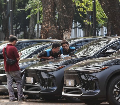 Menjelang KTT ke-43 ASEAN 2023 digelar di Jakarta sejumlah persiapan sedang dilakukan seperti salah satunya penyediaan ratusan mobil listrik untuk keperluan operasional para tamu yang hadir.