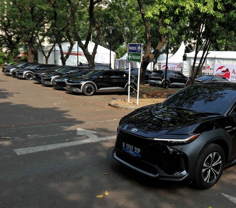 Mulai dari Hyundai, Toyota, Lexus, BMW hingga Wuling tampak sudah disiapkan di Parkir Timur Gelora Bung Karno, Senayan, Jakarta, Selasa (29/8/2023).
