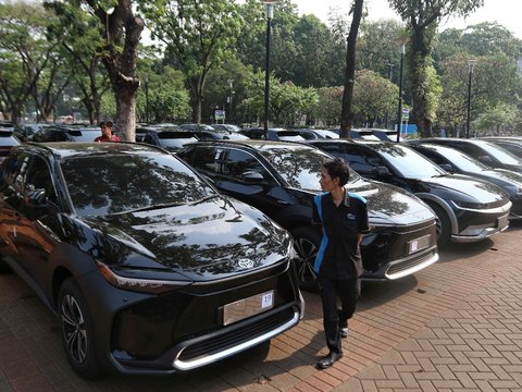 FOTO: Penampakan Ratusan Mobil Listrik Mewah yang Disiapkan untuk KTT ASEAN 2023 di Jakarta
