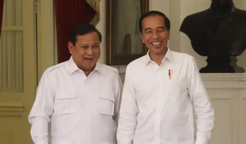 Ari mengatakan pertemuan ketiganya itu berlangsung santai. Setelah makan siang bersama, Prabowo dan Ganjar mendampingi Jokowi blusukan ke Pasar Grogolan Pekalongan.