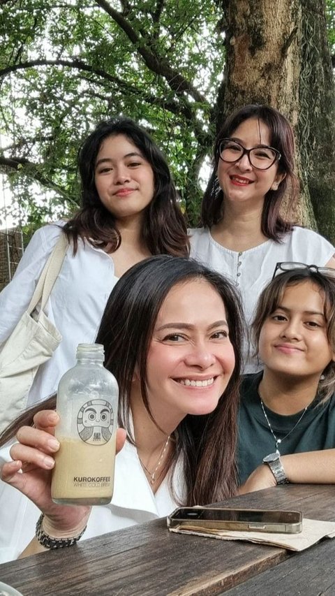 8 Potret Kompak Kika dan Jema, Anak Ersa Mayori dan Novita Angie yang Sekarang Kuliah di Bandung dan Tinggal Bersama