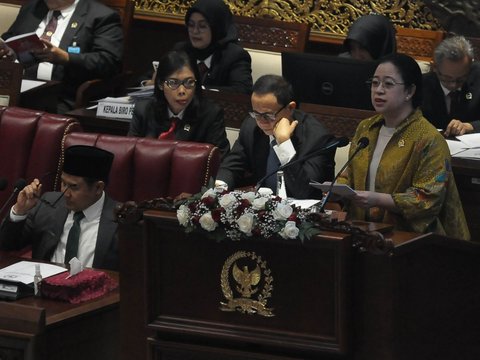 FOTO: Rapat Paripurna Rayakan HUT ke-78 DPR RI, Puan Maharani Tampil Berbatik Kuning Emas