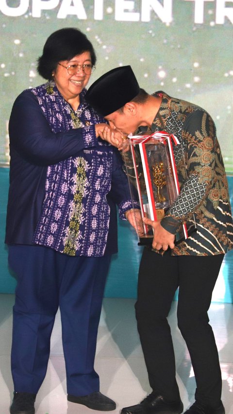Bupati Trenggalek Raih Penghargaan Nirwasita Tantra 2022 dari Kementerian LHK