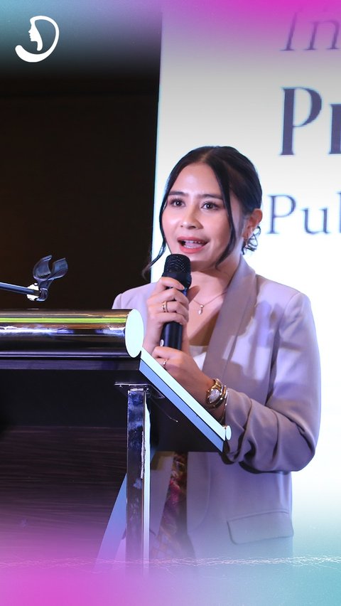 Prilly Latuconsina: My Parents are Nobody, Knowledge is Like Wealth.