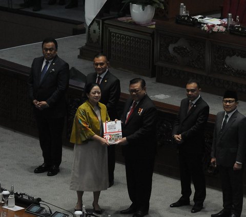 Puan merinci beberapa pencapaian dewan pada masa kerja tahun 2022 hingga 2023, termasuk dalam fungsi legislasi di mana DPR telah sukses menyelesaikan 23 Rancangan Undang Undang yang telah disahkan menjadi undang-undang.