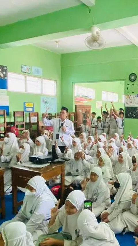 Gara-Gara Tak Pakai Ciput, Rambut Siswi SMPN di Lamongan Digunduli Guru