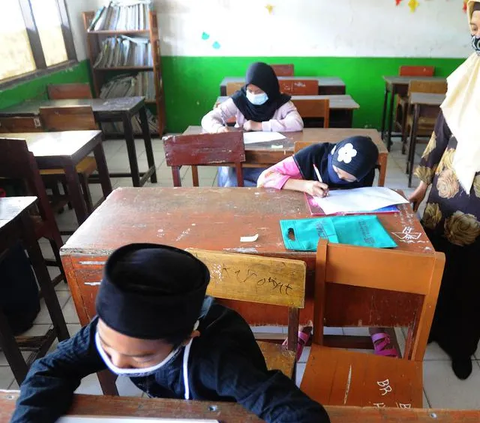 Gara-Gara Tak Pakai Ciput, Rambut Siswi SMPN di Lamongan Digunduli Guru