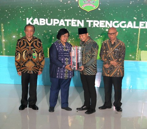 Bupati Trenggalek Raih Penghargaan Nirwasita Tantra 2022 dari Kementerian LHK