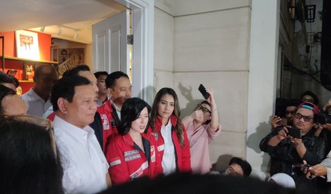 Grace Natalie yang merupakan ketua umum PSI ketika Pilpres 2019 juga menilai Prabowo sebagai politikus kuno karena kerap bicara bahaya asing. Prabowo disebut sebagai politisi genderuwo.