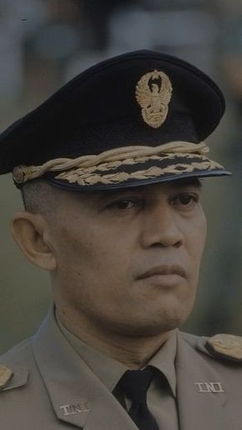 Gagah Berseragam Didampingi Istri, Intip Potret Lawas Jenderal Besar TNI, Sosoknya Selalu Dikenang