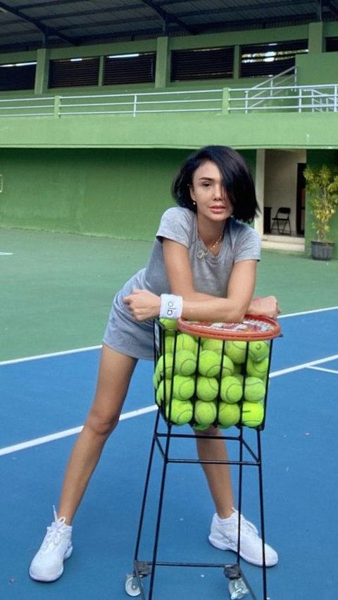 Yuni Shara Berpose di Lapangan Tenis Bikin Salfok, Ending-nya Makan Bakso