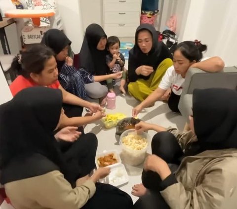 Padahal 'Nyonya Besar' Rieta Amalia Lesehan di Dapur Makan Rujak Bareng Para ART, Sikapnya jadi Perbincangan