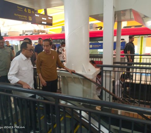 Didampingi Erick Thohir, Jokowi Jajal LRT Harjamukti-Dukuh Atas