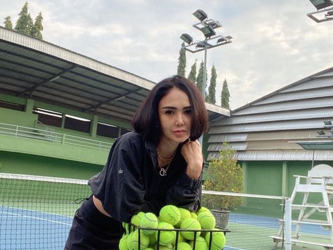 Yuni Shara Berpose di Lapangan Tenis Bikin Salfok, Ending-nya Makan Bakso