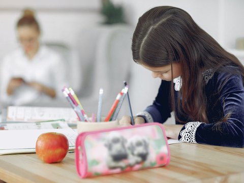 Cara Menata Rambut Panjang untuk Sekolah