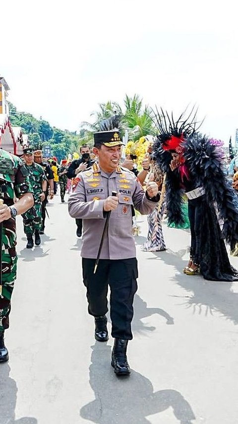 Rycko merupakan senior dari Listyo di Akademi Kepolisian (Akpol), meski saat ini pangkatnya masih di bawah Kapolri.<br /><br />Rycko adalah lulusan dari Akpol 1988, sementara Listyo merupakan lulusan tahun 1991.