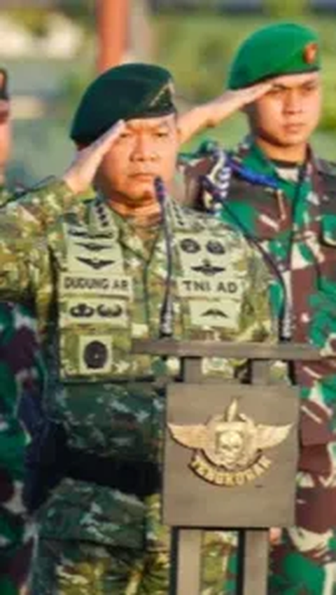 Jabatan Mentereng dengan Empat Bintang di Pundak, Jenderal TNI Santai Sruput 'Starling'