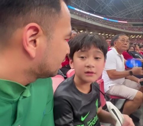 Tepati Janji, Raffi Ahmad Ajak Rafathar Nonton Pertandingan Liverpool Secara Langsung di Singapura