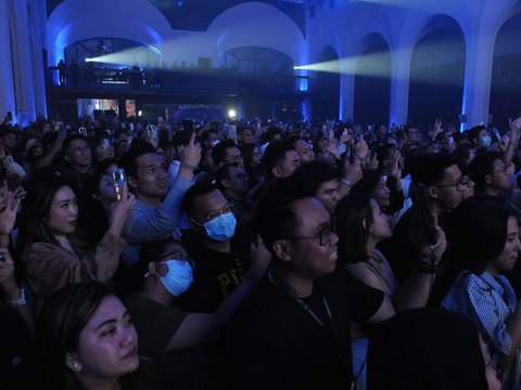 FOTO:  Momen Kerispatih dan Sammy Simorangkir Ajak Penggemar Bernostalgia dalam Konser Gen-P Generasi Pesta