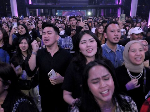 FOTO:  Momen Kerispatih dan Sammy Simorangkir Ajak Penggemar Bernostalgia dalam Konser Gen-P Generasi Pesta