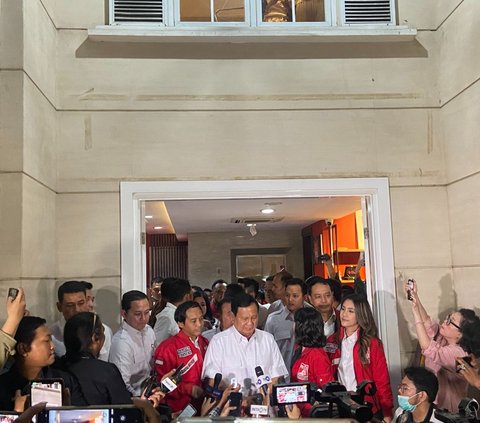 Partai Solidaritas Indonesia (PSI) selama ini mendukung Ganjar Pranowo sebagai calon presiden mendadak bertemu Ketua Umum Gerindra Prabowo Subianto. Elite PSI mendadak bertemu Ketua Umum Gerindra Prabowo Subianto.