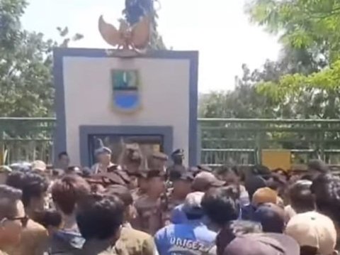 Demo di Kantor Bupati Bekasi, Massa Tuntut Pengentasan Angka Pengangguran