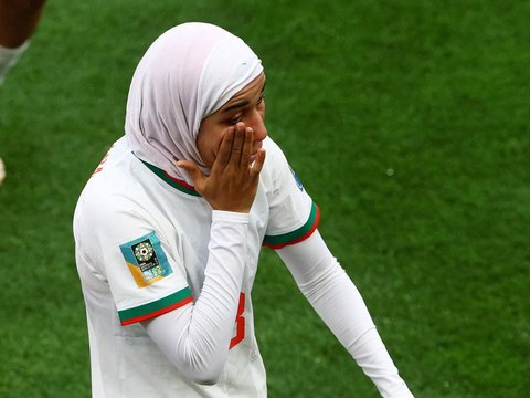 FOTO: Menginspirasi, Ini Pesepakbola Maroko yang Jadi Pemain Berhijab Pertama di Piala Dunia Wanita